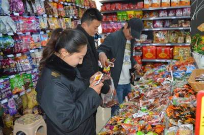 開(kāi)展節(jié)前檢查 筑牢食品安全防線