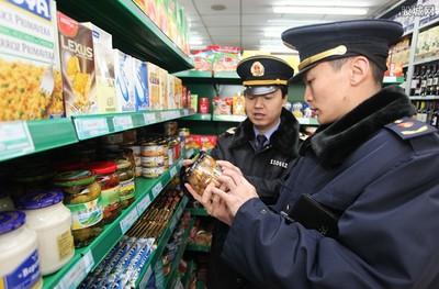 家樂(lè)福售過(guò)期食品事件 超市銷售過(guò)期食品的賠償責(zé)任與消費(fèi)者維權(quán)指南